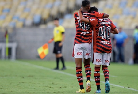 campeonato carioca começa com vitória do Flamengo